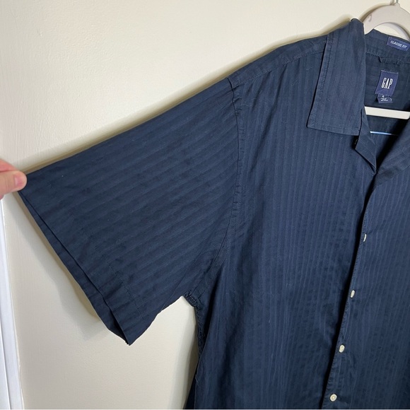 Gap Classic Fit Men’s Navy Blue Striped Button Down Short Sleeve Shirt size XL - Picture 2 of 8